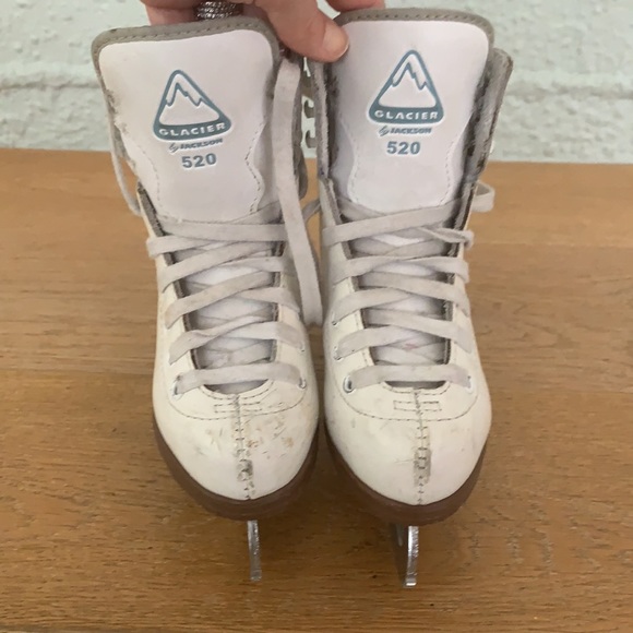 Toddler Girls ice skates size 7 in white - Picture 5 of 6